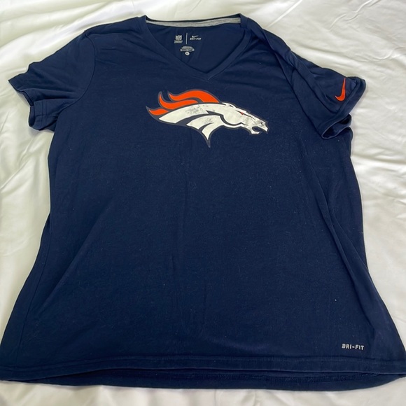 Denver Broncos Ladies NFL Team Apparel Nike Dri-Fit Navy V-Neck Shirt - Picture 1 of 5